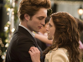 Robert Pattinson and Kristen Stewart in 'Twilight' Photo: Summit Entertainment